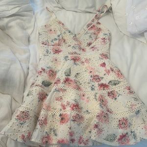 AQUA NWOT FLORAL DRESS SIZE :SMALL
